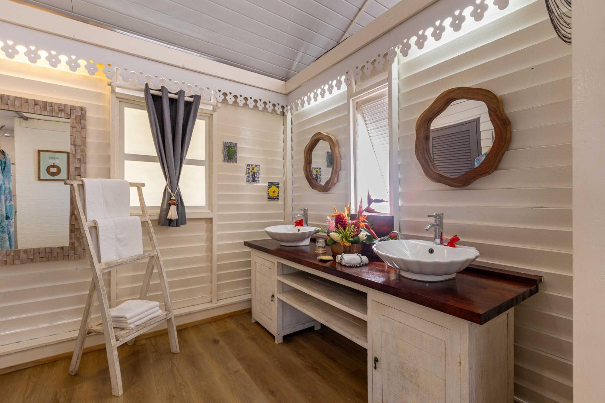 Opoa Beach Hotel Экстерьер фото