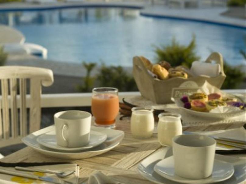 Opoa Beach Hotel Экстерьер фото